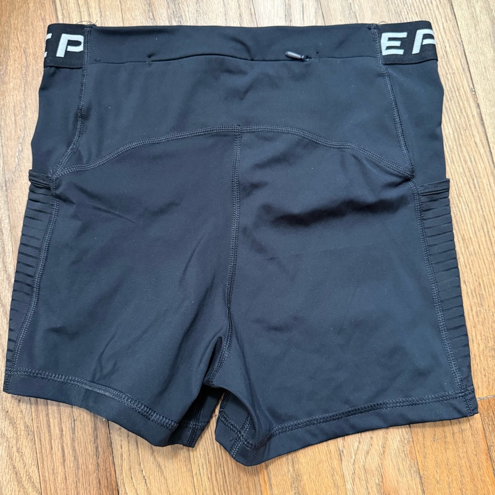 Spandex - Picture 3 of 3